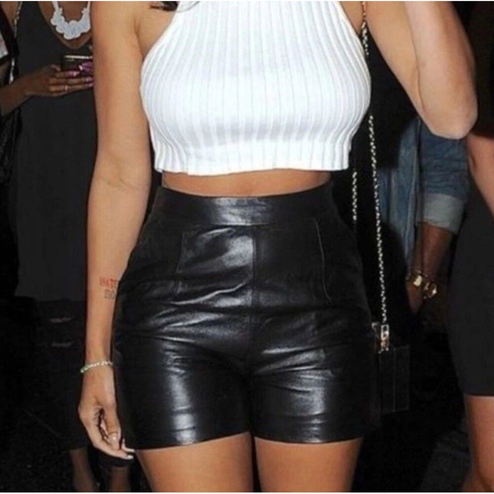 HOUSE OF HARLOW 1960 revolve Faux Vegan Black Leather Shorts HH10129 NWT Size 6